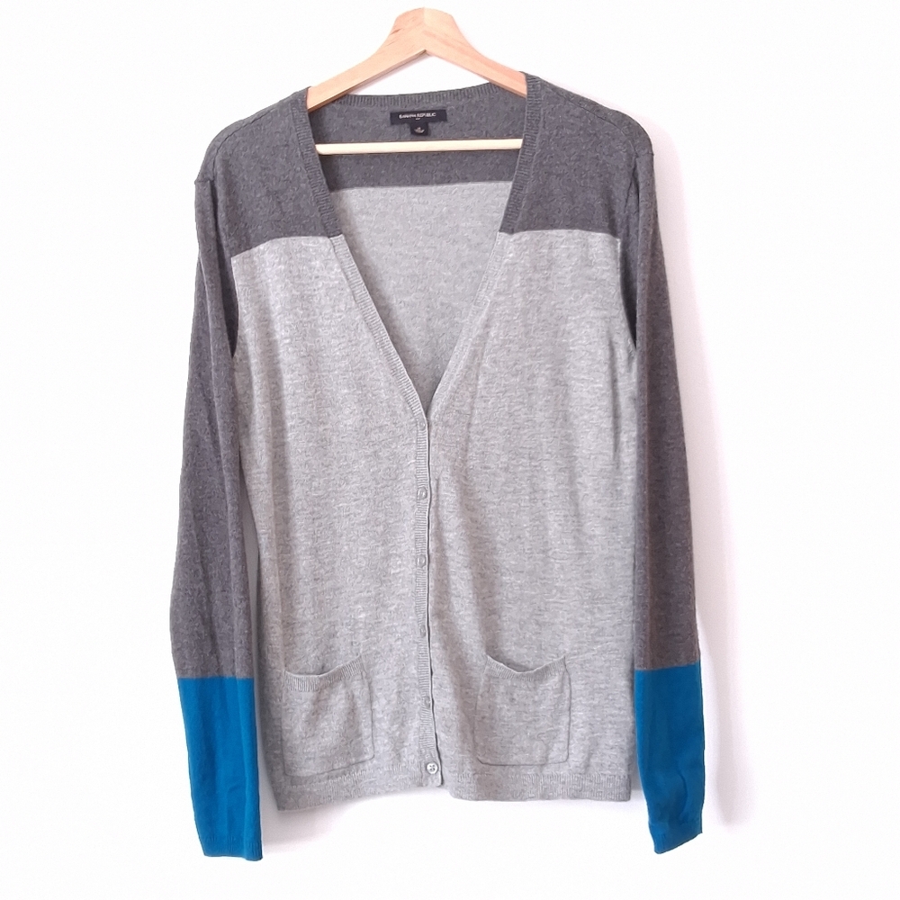 Banana Republic Cardigan sweater colourblock v-neck gray Blue Button Up size M